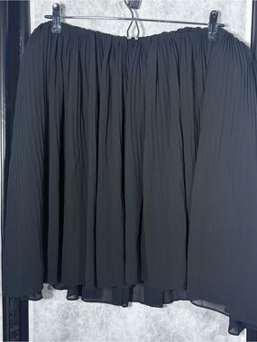 Torrid Black Pleated Circle Skirt Size 3 Flowy Elegant Party Midi Women’s